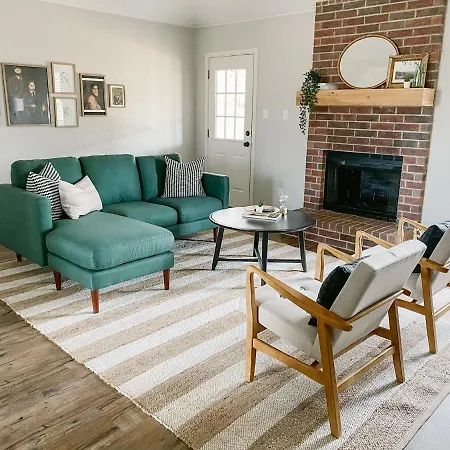The Pearl: A Fully Updated 3 Bedroom Home Near Acu